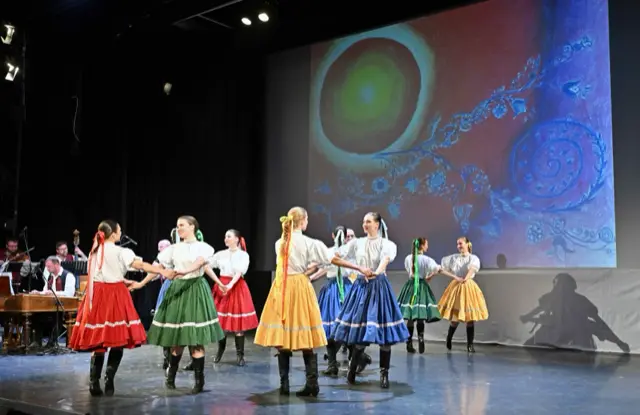 Alou, páni muzikanti, zahrajte mi vesele